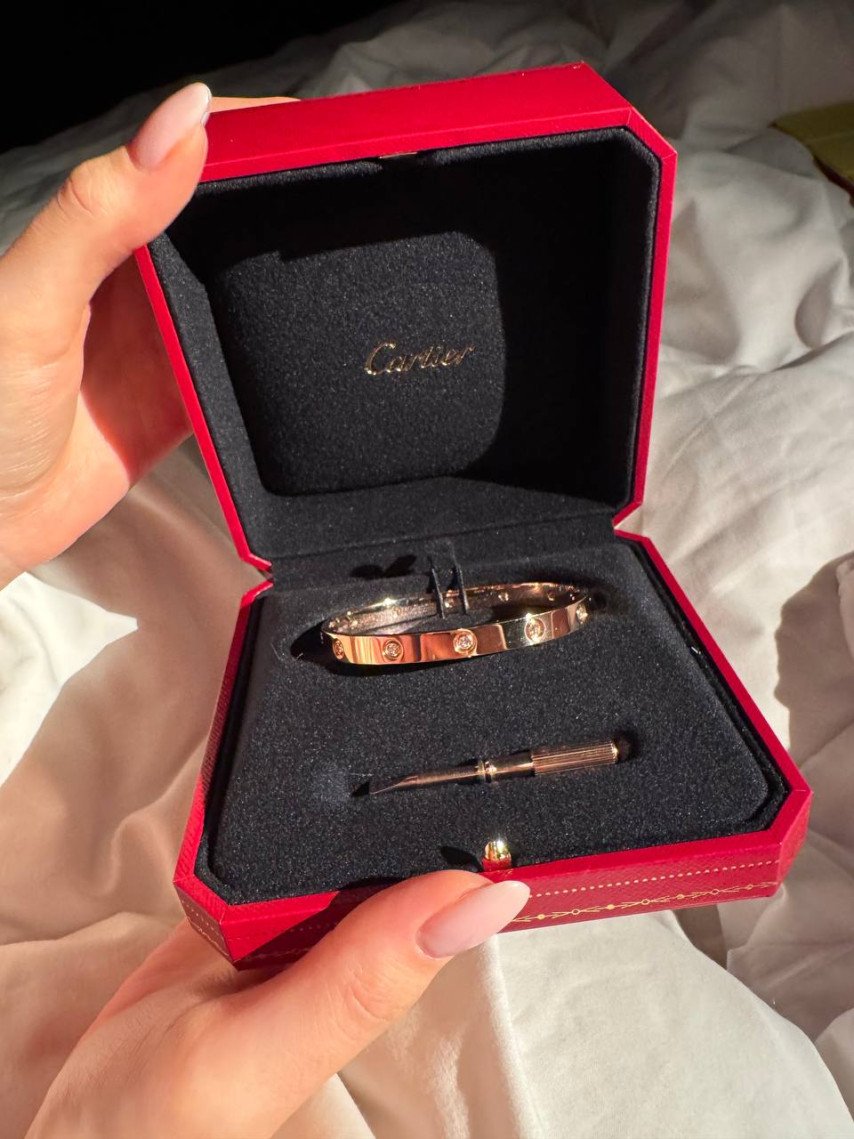 Dyrchyo gift girlfriend