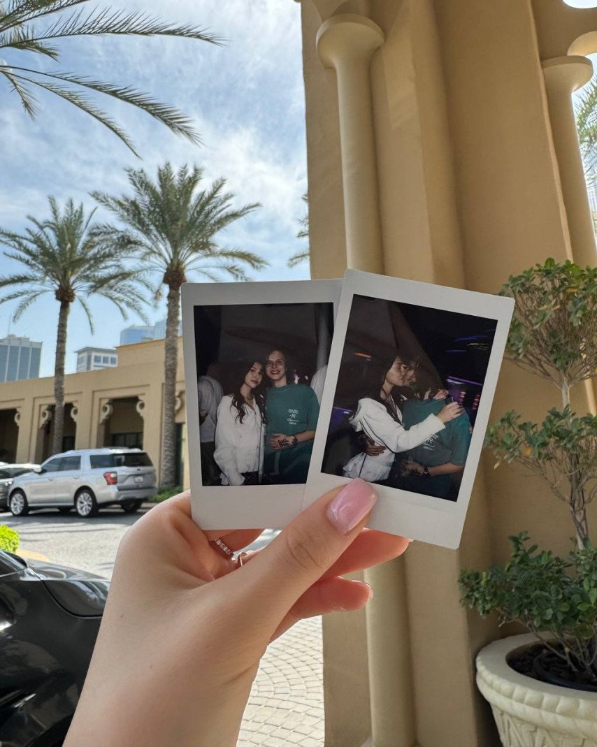 Dyrachyo вместе с девушкой