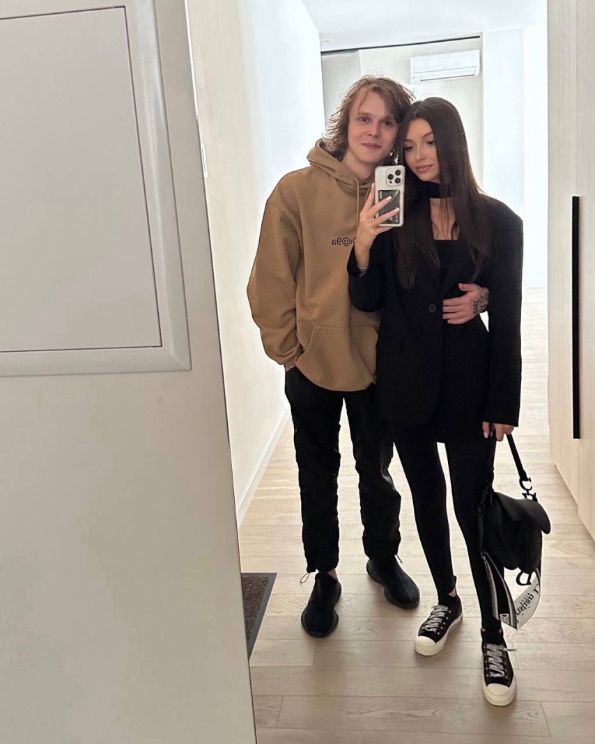 Dyrachyo вместе с девушкой