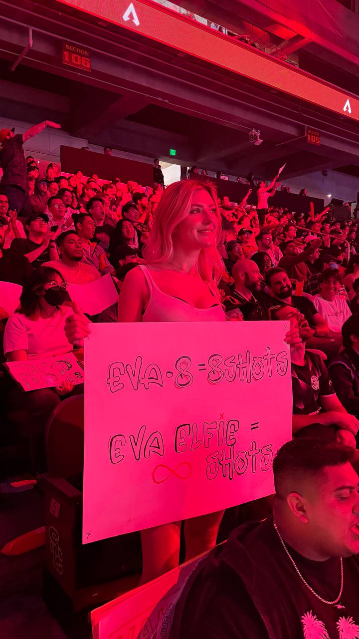 Eva Elfie made an appearance at a major esports tournament. Photo ...