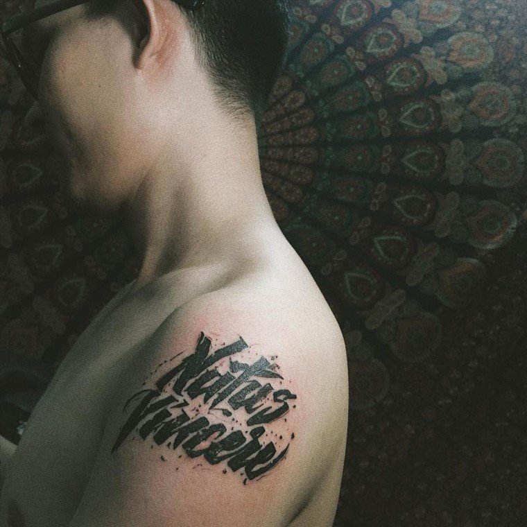 татуировка natus vincere