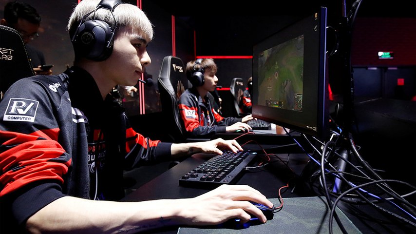 forbes revealed distribution of prize money salaries and transfer cost in dota 2