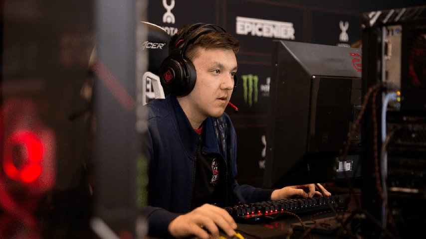 naive стал стендином команды b8 esports на snow sweet snow 2